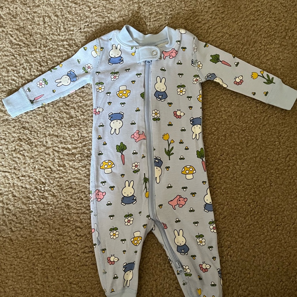 Hanna Andersson 
Baby Miffy 2-Way Zip Romper 3-6 months